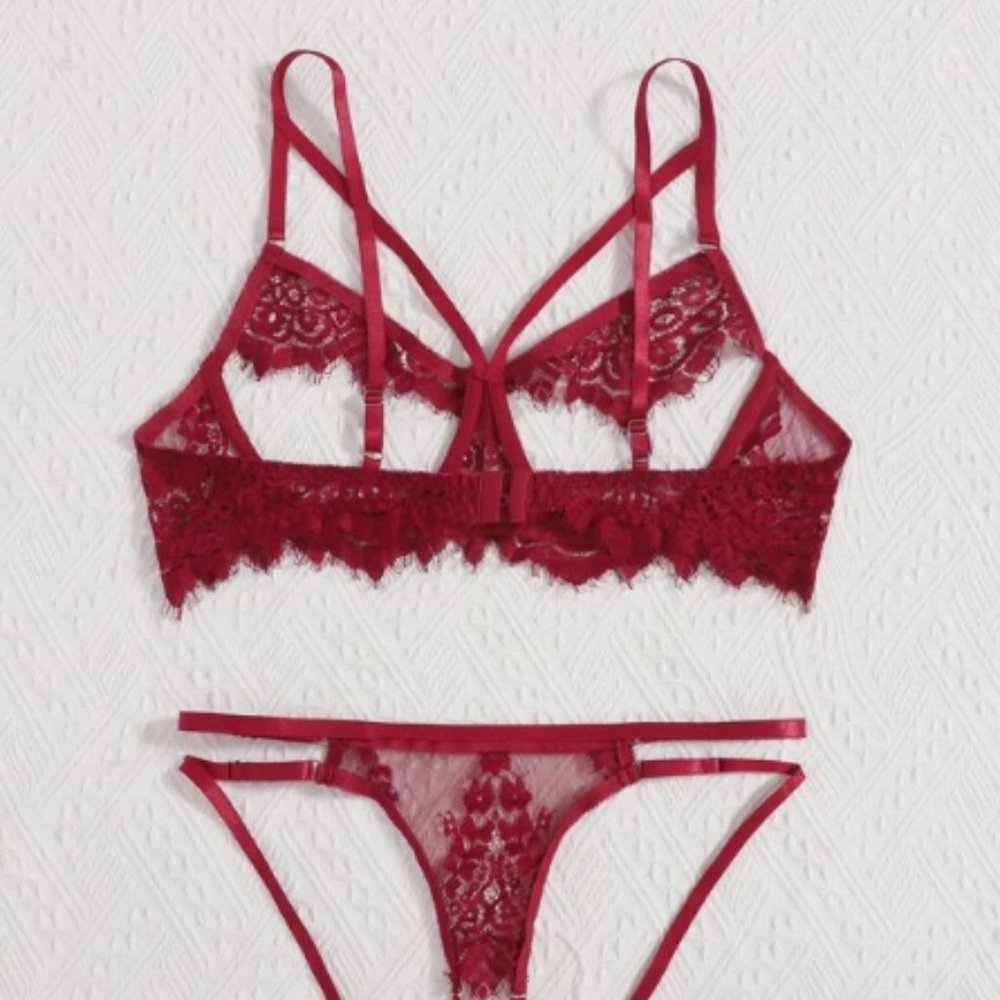 Plus Cut-out Lace Underwire Lingerie Set